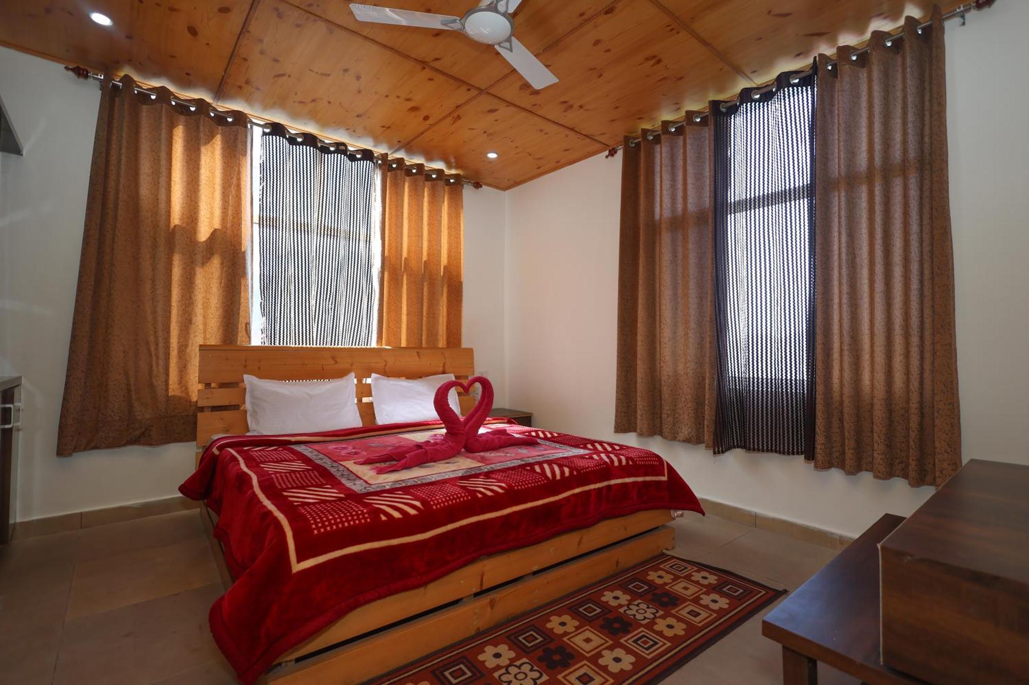 شقة Cozy Heavenn 2Bhk I Kasauli I Mountain View 93O68I282O المظهر الخارجي الصورة